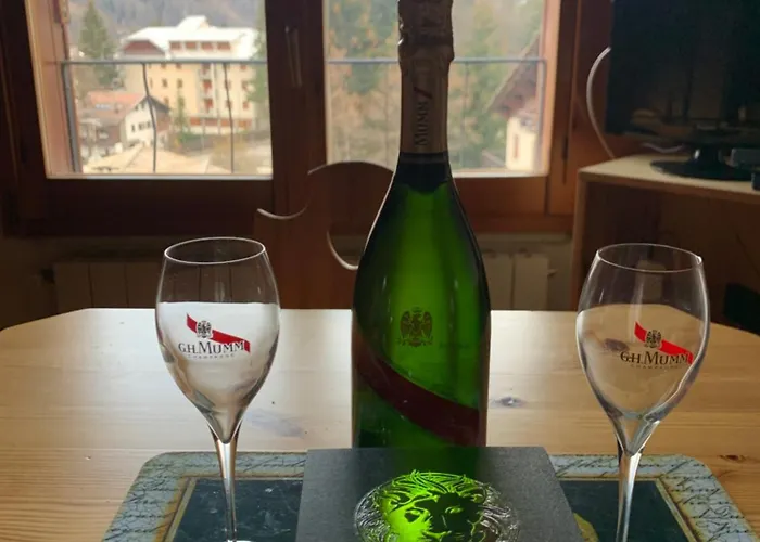 Stella Alpina, In Via Medail Con Vista Incantevole Sulle Alpi *